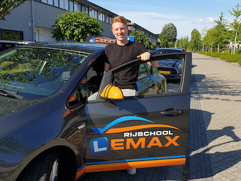 Geslaagd bij rijschool Lemax